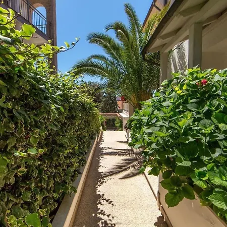 Apartment In Pjescana Uvala Mit Gemeinschaftspoo By Interhome Pula