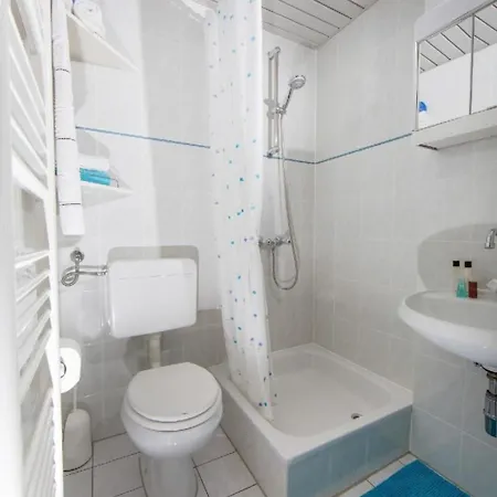 شقة In Pjescana Uvala Mit Gemeinschaftspoo By Interhome