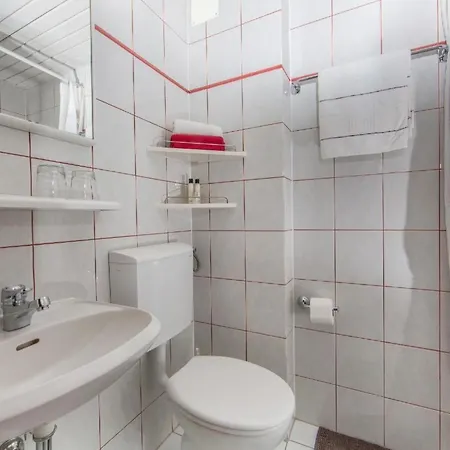In Pjescana Uvala Mit Gemeinschaftspoo By Interhome *