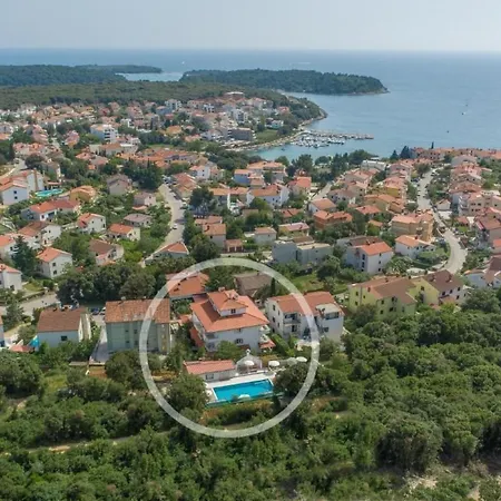 Apartman In Pjescana Uvala Mit Gemeinschaftspoo By Interhome *