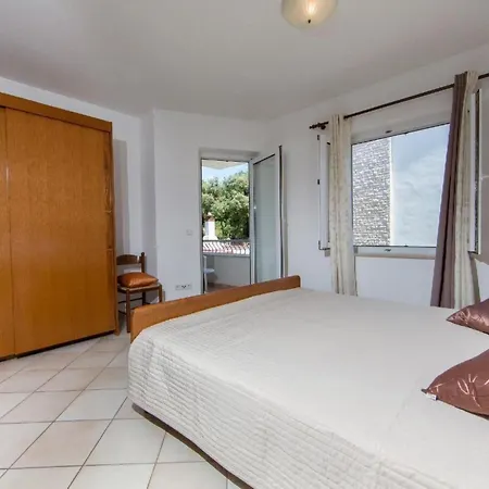 In Pjescana Uvala Mit Gemeinschaftspoo By Interhome Apartment