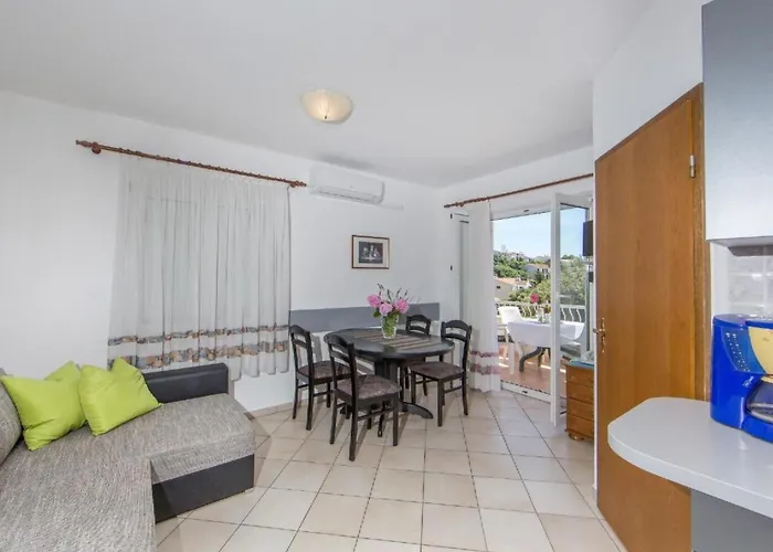 Apartman In Pjescana Uvala Mit Gemeinschaftspoo By Interhome *