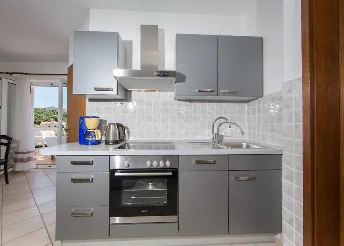 In Pjescana Uvala Mit Gemeinschaftspoo By Interhome Apartamento