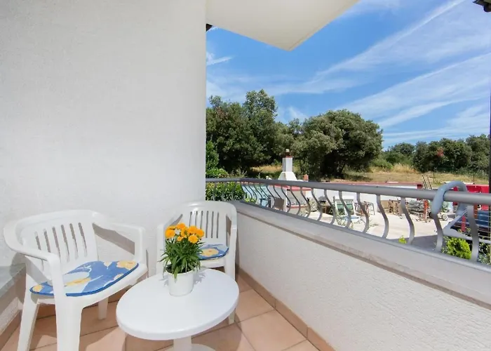 In Pjescana Uvala Mit Gemeinschaftspoo By Interhome Apartman Pula