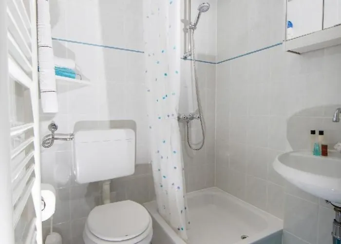 Apartman In Pjescana Uvala Mit Gemeinschaftspoo By Interhome
