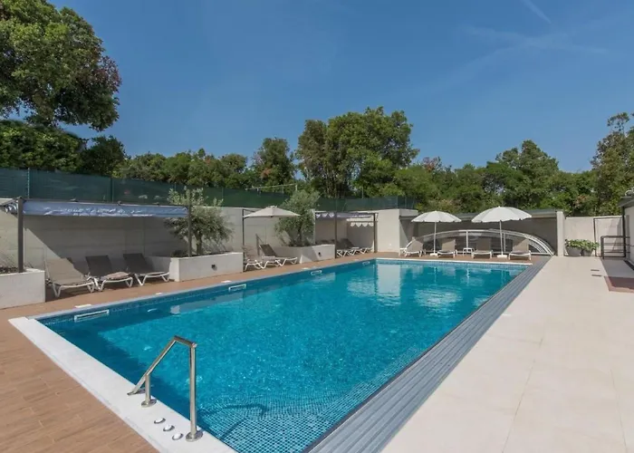 Apartamento In Pjescana Uvala Mit Gemeinschaftspoo By Interhome