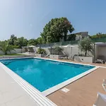 In Pjescana Uvala Mit Gemeinschaftspoo By Interhome * Pula