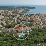 Apartamento In Pjescana Uvala Mit Gemeinschaftspoo By Interhome *