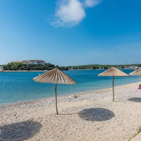 In Pjescana Uvala Mit Gemeinschaftspoo By Interhome Apartament *