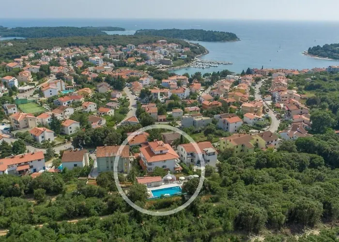Apartament In Pjescana Uvala Mit Gemeinschaftspoo By Interhome *